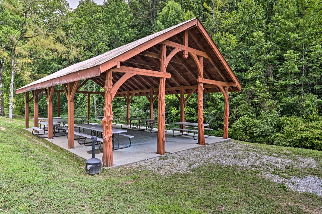 Pigeon Forge Getaway With Covered Patio And Hot Tub! Exterior foto
